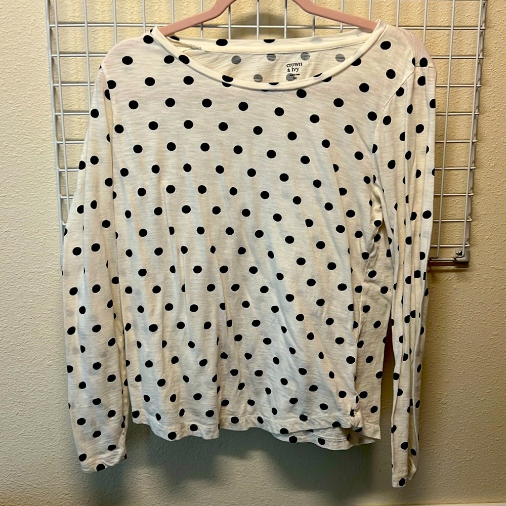 Crown and ivy white and black pokadot shirt. Size medium